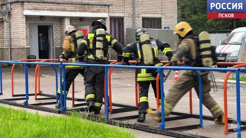 Кто лучше всех ищет и спасает: в Пскове выбрали лучшее звено газодымозащитной службы Кто лучше всех ищет и спасает: в Пскове выбрали лучшее звено газодымозащитной службы