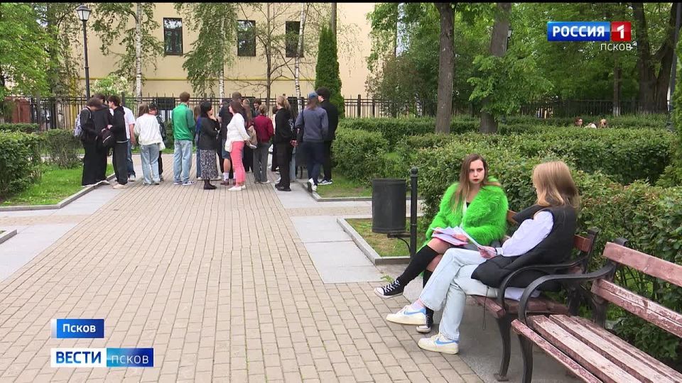 "Настрой боевой": более 350 выпускников Псковской области пишут Единый государственный экзамен