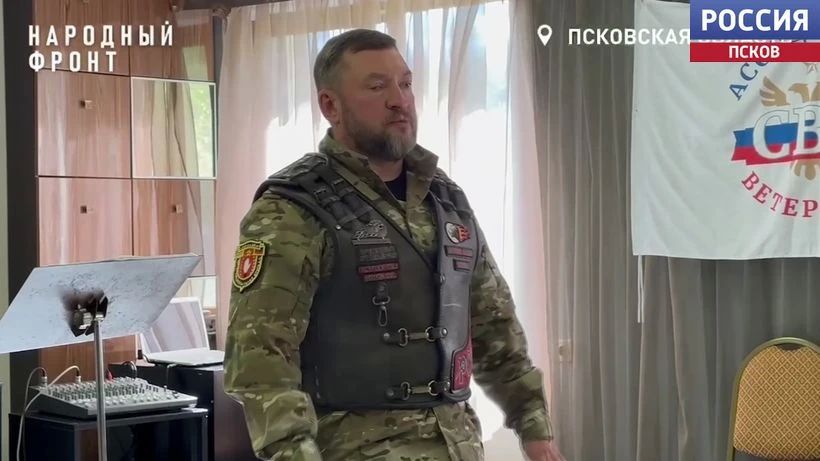 "Сын полка" с автографом ветерана: Народный фронт передал в солдатскую библиотеку Псковской области книги "Сын полка" с автографом ветерана: Народный фронт передал в солдатскую библиотеку Псковской области книги