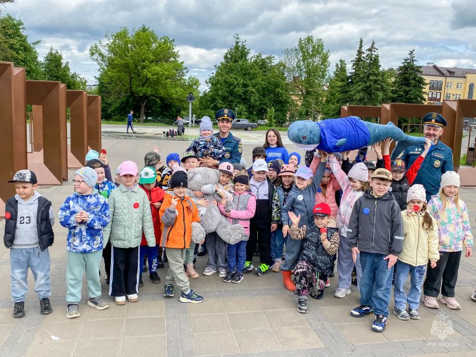 Международный день защиты детей с #МЧСПсков Международный день защиты детей с #МЧСПсков