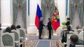 Владимир Путин наградил орденом "Мать-героиня" жительницу Псковского округа Александру Палютину