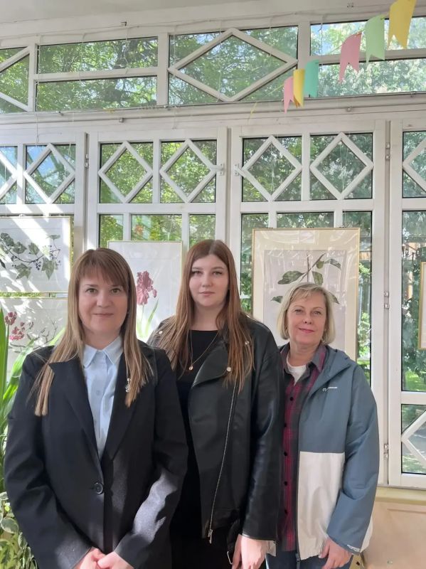 Сотрудники УФК по Псковской области посетили выставку «Ботанический сад Алисы» Сотрудники УФК по Псковской области посетили выставку «Ботанический сад Алисы»