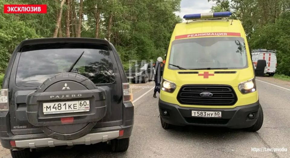 В Псковском районе, у поворота на деревню Конюшкино, произошло столкновение автомобиля и мопеда В Псковском районе, у поворота на деревню Конюшкино, произошло столкновение автомобиля и мопеда