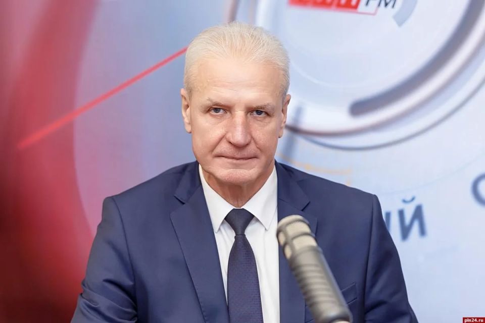 Президиум политического совета Псковского регионального отделения партии «Единая Россия» утвердил кандидатов в общую часть партийного списка для участия в выборах депутатов Законодательного Собрания Псковской области Президиум политического совета Псковского регионального отделения партии «Единая Россия» утвердил кандидатов в общую часть партийного списка для участия в выборах депутатов Законодательного Собрания Псковской области