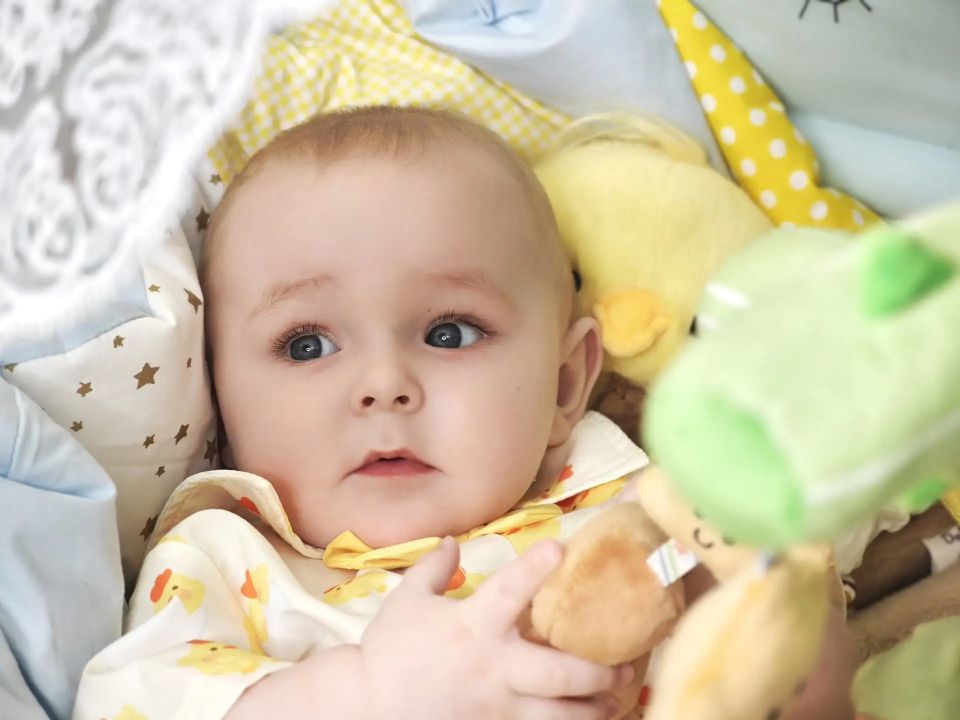 210 малышей родились в Пскове за май