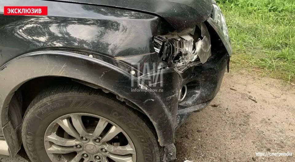 В Псковском районе, у поворота на деревню Конюшкино, произошло столкновение автомобиля и мопеда В Псковском районе, у поворота на деревню Конюшкино, произошло столкновение автомобиля и мопеда