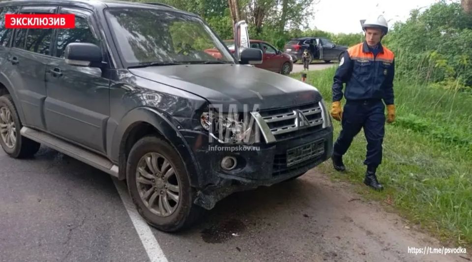 В Псковском районе, у поворота на деревню Конюшкино, произошло столкновение автомобиля и мопеда В Псковском районе, у поворота на деревню Конюшкино, произошло столкновение автомобиля и мопеда