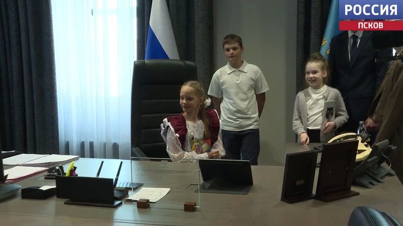 Глава региона Михаил Ведерников встретился с победителями регионального конкурса "Губернаторский дневник" Глава региона Михаил Ведерников встретился с победителями регионального конкурса "Губернаторский дневник"