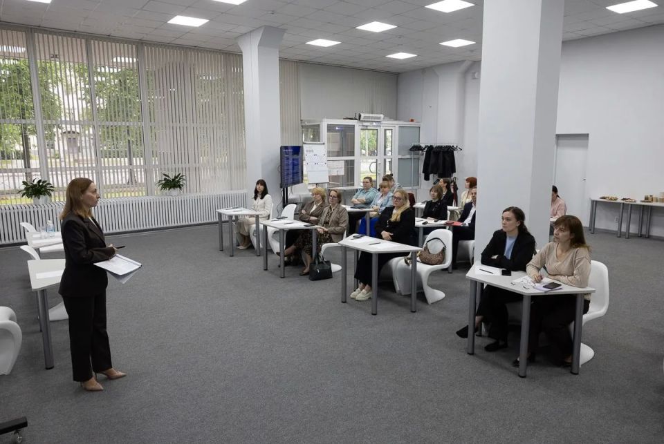 Сотрудники Министерства труда и занятости Псковской области Ирина СЕРГЕЕВА, начальник отдела специальных проектов, и Надежда ЗИБРОВА, заместитель начальника организационного-правового отдела, приняли участие в семинаре...