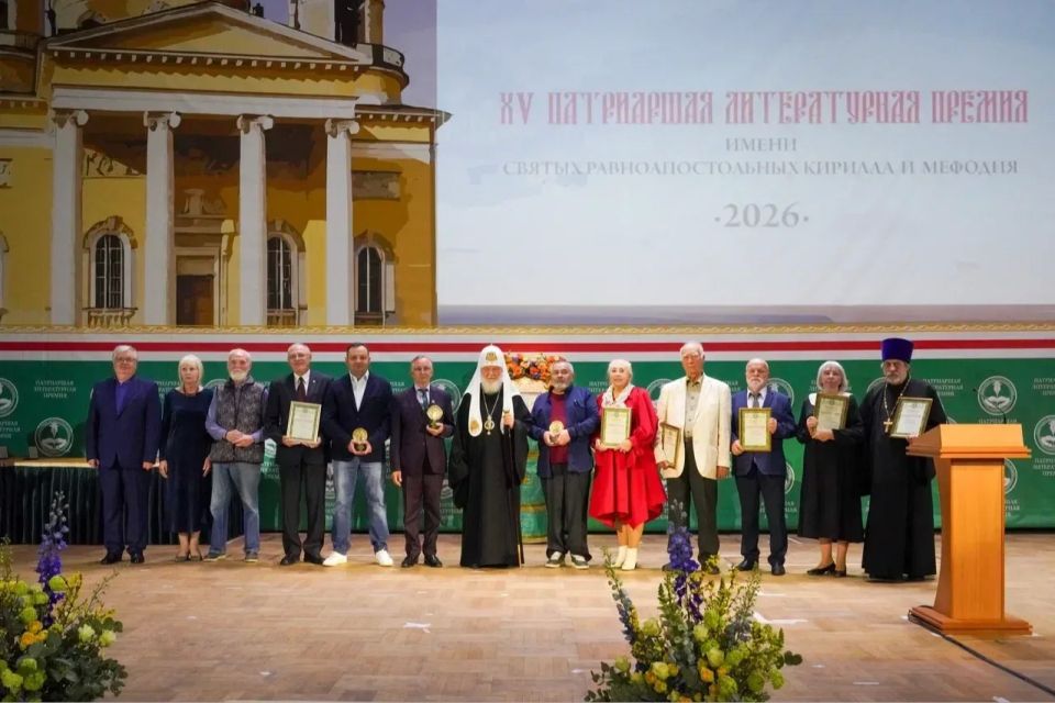 На этой неделе известному псковскому прозаику, поэту, публицисту, общественному деятелю и члену Союза писателей России Игорю Смолькину была присуждена Патриаршая литературная премия имени святых равноапостольных Кирилла и... На этой неделе известному псковскому прозаику, поэту, публицисту, общественному деятелю и члену Союза писателей России Игорю Смолькину была присуждена Патриаршая литературная премия имени святых равноапостольных Кирилла и...