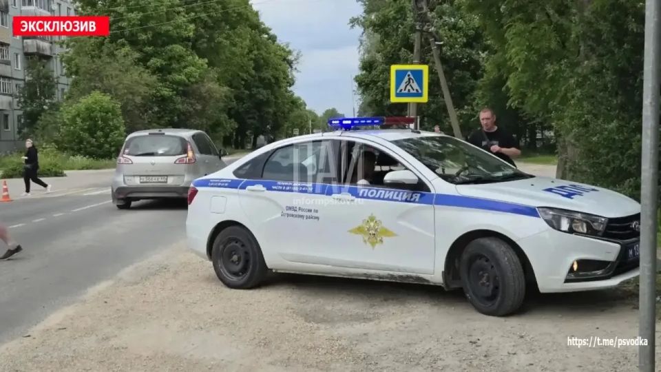 В Острове, на улице Карла Маркса, у дома №23А, водитель автомобиля Volkswagen Polo допустила наезд на женщину В Острове, на улице Карла Маркса, у дома №23А, водитель автомобиля Volkswagen Polo допустила наезд на женщину