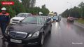 В Псковском районе, на трассе А-212 между деревнями Неёлово и Моглино, произошло попутное столкновение автомобилей Mercedes и Volkswagen