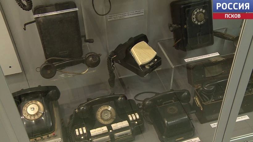 От дисковых аппаратов 1930-х до первых мобильников: выставка телефонных аппаратов открылась в Острове От дисковых аппаратов 1930-х до первых мобильников: выставка телефонных аппаратов открылась в Острове
