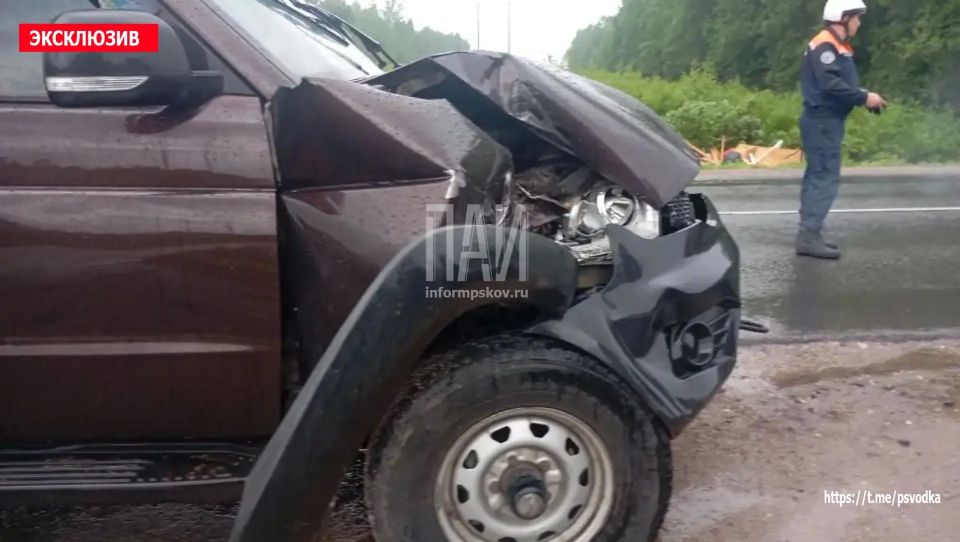 В Псковском районе, у деревни Торошино, на 8-м километре, произошло попутное столкновение автомобиля УАЗ «Патриот» и «Газели», после чего «Газель» съехала в кювет и опрокинулась В Псковском районе, у деревни Торошино, на 8-м километре, произошло попутное столкновение автомобиля УАЗ «Патриот» и «Газели», после чего «Газель» съехала в кювет и опрокинулась