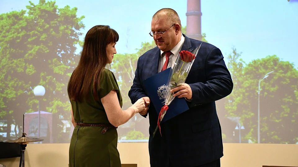 Социальные работники – опора и крепкий тыл нашего общества! Социальные работники – опора и крепкий тыл нашего общества!