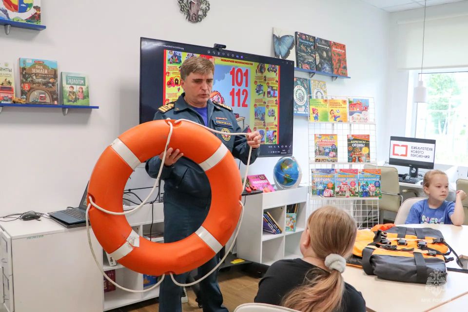 Огонь и вода: учимся безопасности вместе с МЧС России Огонь и вода: учимся безопасности вместе с МЧС России