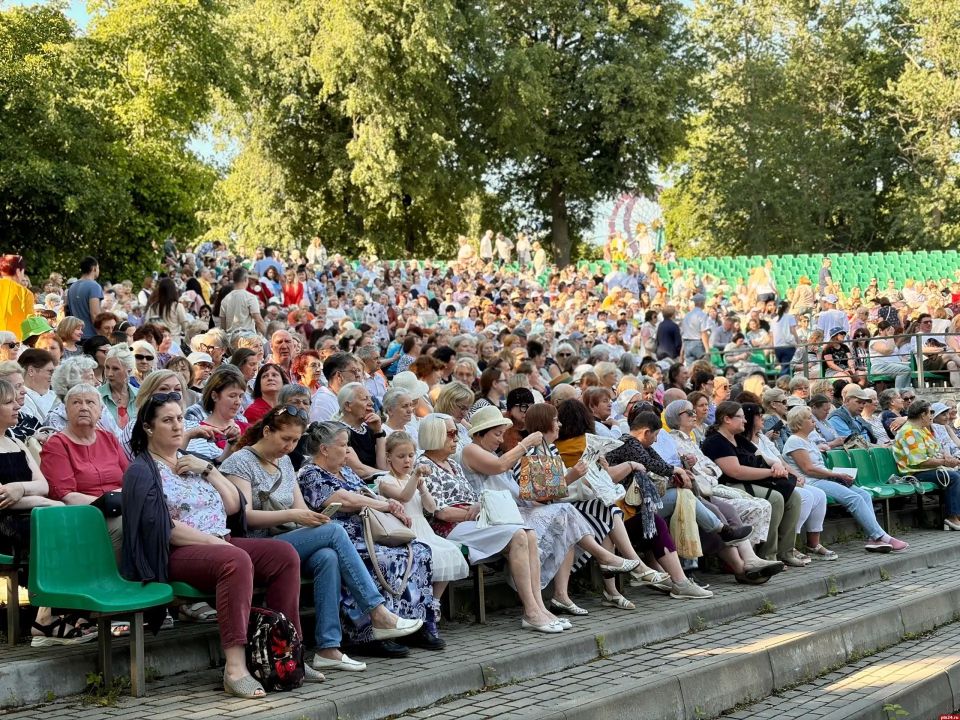 Оркестр камерной музыки Леонида Лундстрема в Зеленом театре Пскова Оркестр камерной музыки Леонида Лундстрема в Зеленом театре Пскова
