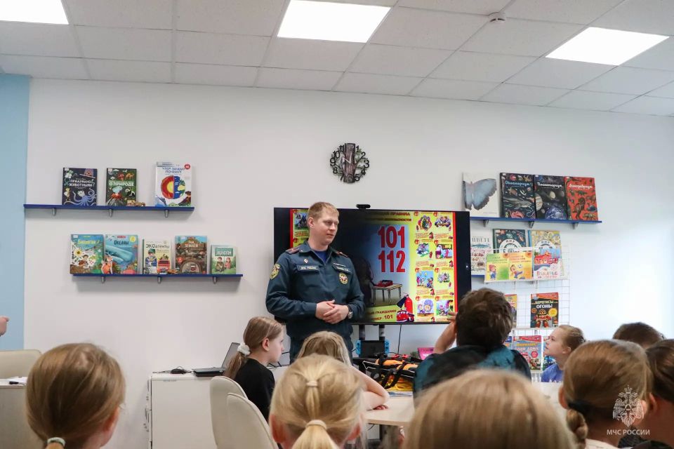 Огонь и вода: учимся безопасности вместе с МЧС России Огонь и вода: учимся безопасности вместе с МЧС России