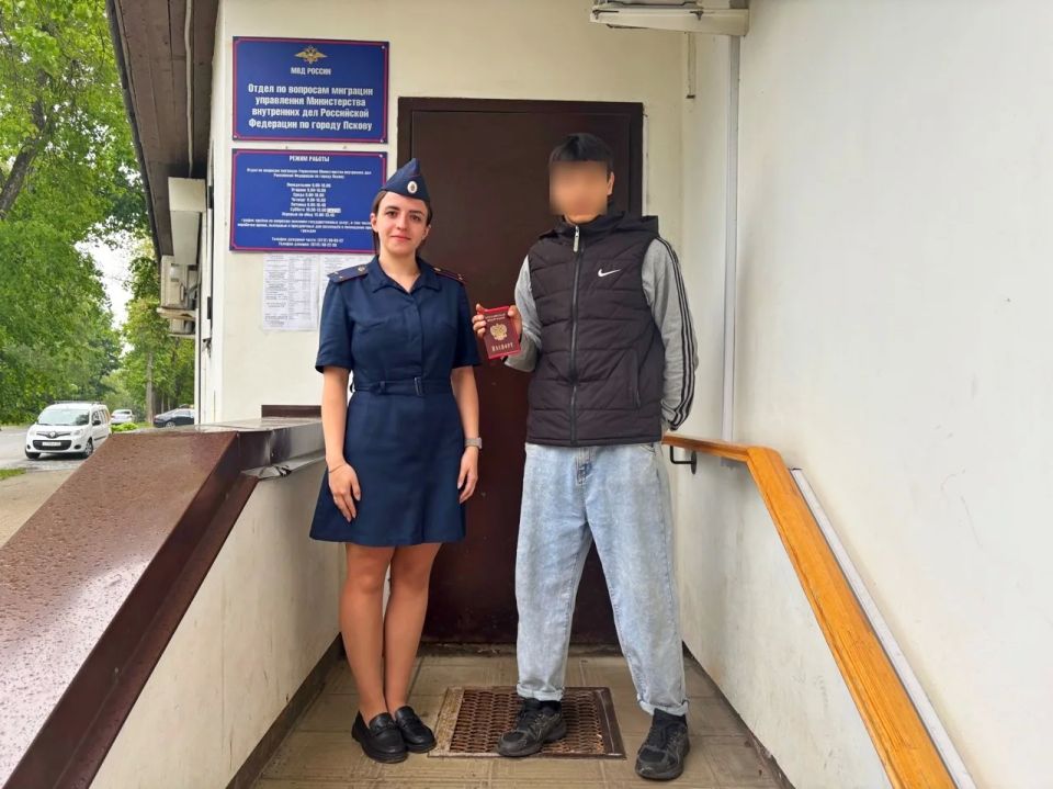 Сотрудники Псковского МФ УИИ помогли несовершеннолетнему осужденному восстановить паспорт