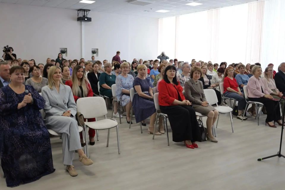 8 июня на базе ГБУСО «Социальный городок» состоялось торжественное мероприятие, посвященное Дню социального работника 8 июня на базе ГБУСО «Социальный городок» состоялось торжественное мероприятие, посвященное Дню социального работника