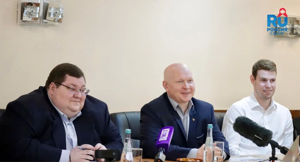 Глава Россотрудничества встретился с переселенцами из недружественных стран накануне Дня России Глава Россотрудничества встретился с переселенцами из недружественных стран накануне Дня России