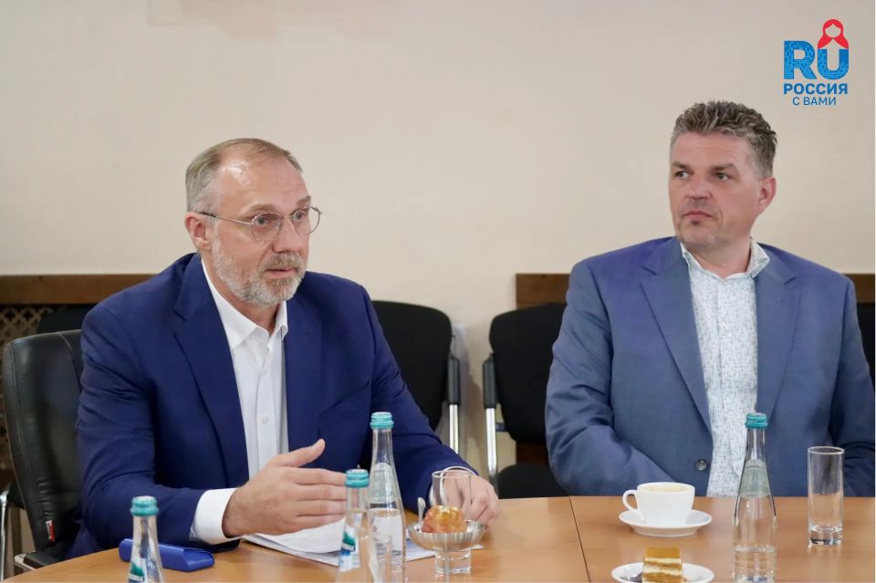 Глава Россотрудничества встретился с переселенцами из недружественных стран накануне Дня России Глава Россотрудничества встретился с переселенцами из недружественных стран накануне Дня России