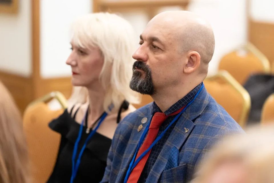 В Пскове начал свою работу международный форум в поддержку российской истории и культуры «На том стоим» В Пскове начал свою работу международный форум в поддержку российской истории и культуры «На том стоим»
