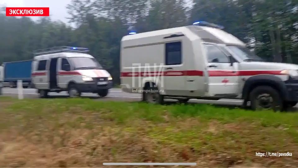 В Псковском районе, у деревни Череха, на 295-м километре трассы Р-23, водитель автомобиля Renault Logan не справился с управлением, допустил съезд в кювет и опрокидывание В Псковском районе, у деревни Череха, на 295-м километре трассы Р-23, водитель автомобиля Renault Logan не справился с управлением, допустил съезд в кювет и опрокидывание