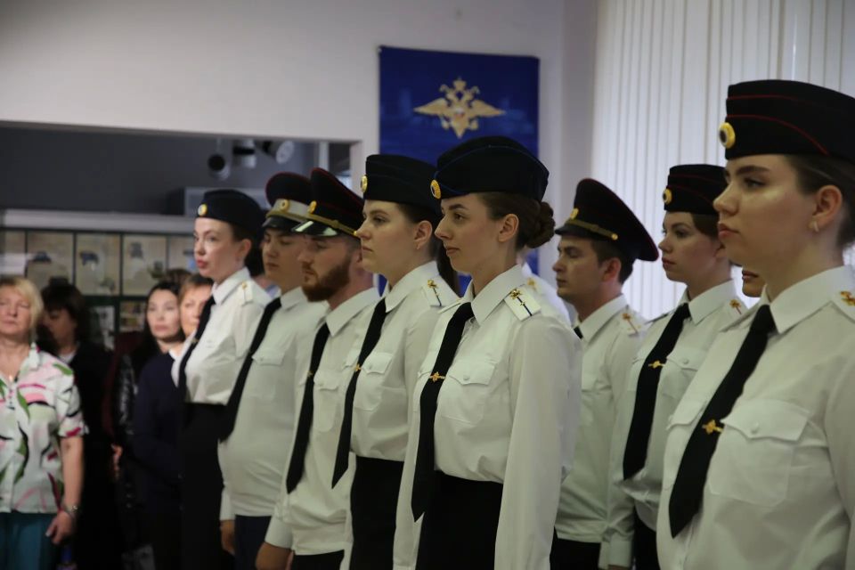 Псковские полицейские приняли присягу в День России Псковские полицейские приняли присягу в День России