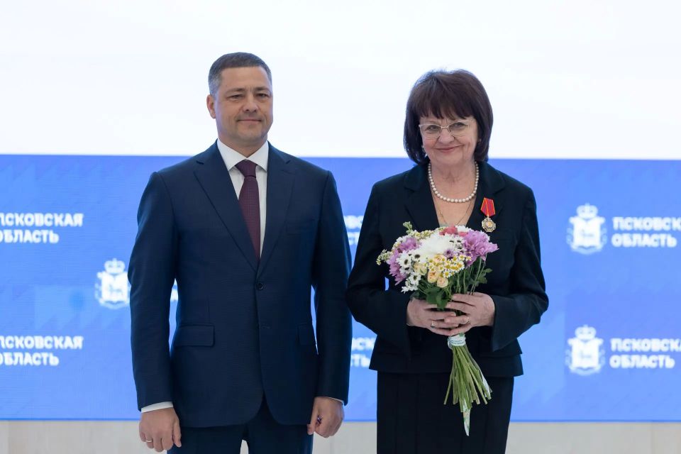 Торжественная церемония вручения федеральных и региональных наград прошла в правительстве Псковской области Торжественная церемония вручения федеральных и региональных наград прошла в правительстве Псковской области