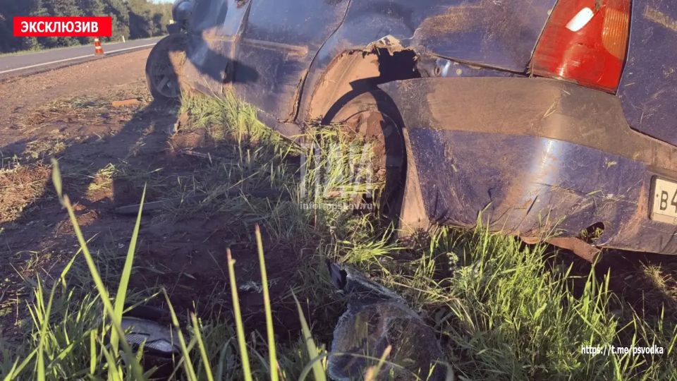 В Пустошкинском районе, на 467-м километре трассы Санкт-Петербург — Киев, между городом Пустошкой и деревней Заречье, водитель автомобиля Renault Logan не справился с управлением, съехал в кювет с последующим переворотом В Пустошкинском районе, на 467-м километре трассы Санкт-Петербург — Киев, между городом Пустошкой и деревней Заречье, водитель автомобиля Renault Logan не справился с управлением, съехал в кювет с последующим переворотом
