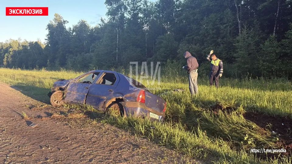 В Пустошкинском районе, на 467-м километре трассы Санкт-Петербург — Киев, между городом Пустошкой и деревней Заречье, водитель автомобиля Renault Logan не справился с управлением, съехал в кювет с последующим переворотом В Пустошкинском районе, на 467-м километре трассы Санкт-Петербург — Киев, между городом Пустошкой и деревней Заречье, водитель автомобиля Renault Logan не справился с управлением, съехал в кювет с последующим переворотом