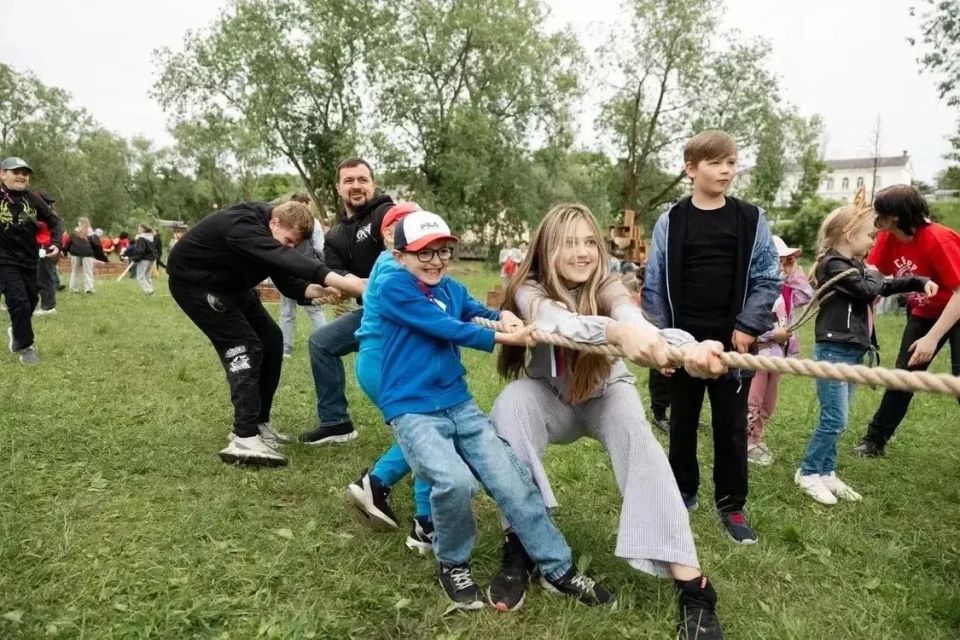 Более 8,5 тысячи горожан и гостей Пскова приняли участие в фестивале «Соцветие культур», который прошёл в День России Более 8,5 тысячи горожан и гостей Пскова приняли участие в фестивале «Соцветие культур», который прошёл в День России