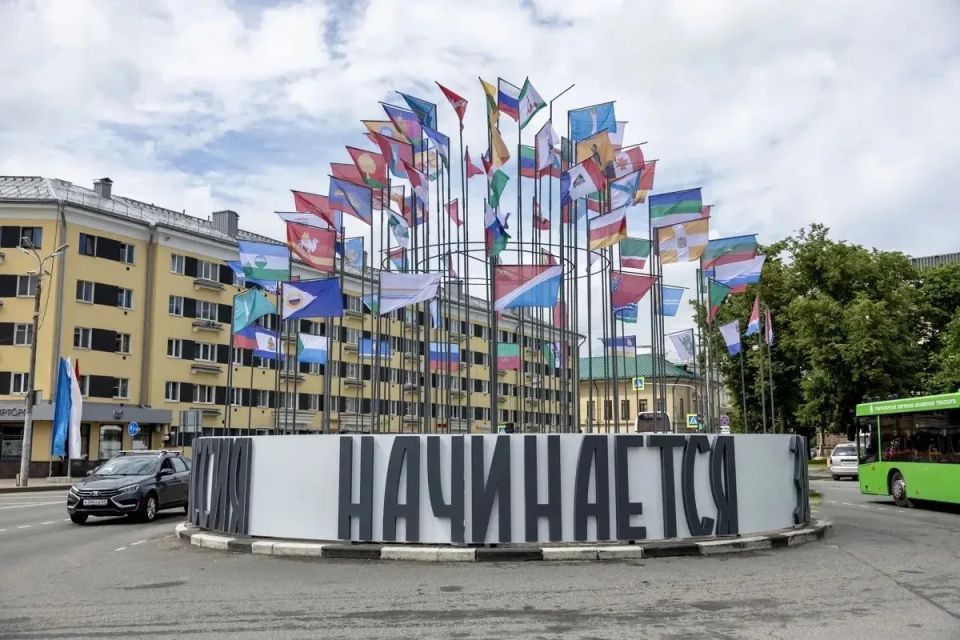 Михаил Ведерников: «Россия Начинается Здесь» – наш замечательный слоган, визитная карточка Пскова, теперь украшает Октябрьскую площадь в центре города Михаил Ведерников: «Россия Начинается Здесь» – наш замечательный слоган, визитная карточка Пскова, теперь украшает Октябрьскую площадь в центре города