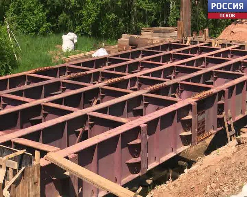 Временный мост через реку Гдовка откроют в конце июня Временный мост через реку Гдовка откроют в конце июня
