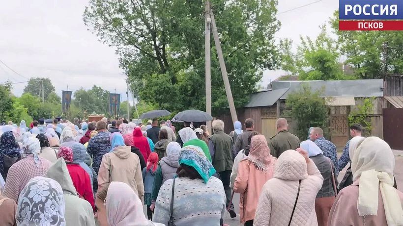В Пскове прошел крестный ход в честь "Любятовской" иконы Божией Матери В Пскове прошел крестный ход в честь "Любятовской" иконы Божией Матери