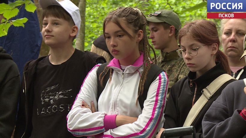"Не знала, что такая жестокость могла происходить": школьники из Дно и Дедовичей посетили раскопки на бывшем концлагере у деревни Колотушино "Не знала, что такая жестокость могла происходить": школьники из Дно и Дедовичей посетили раскопки на бывшем концлагере у деревни Колотушино
