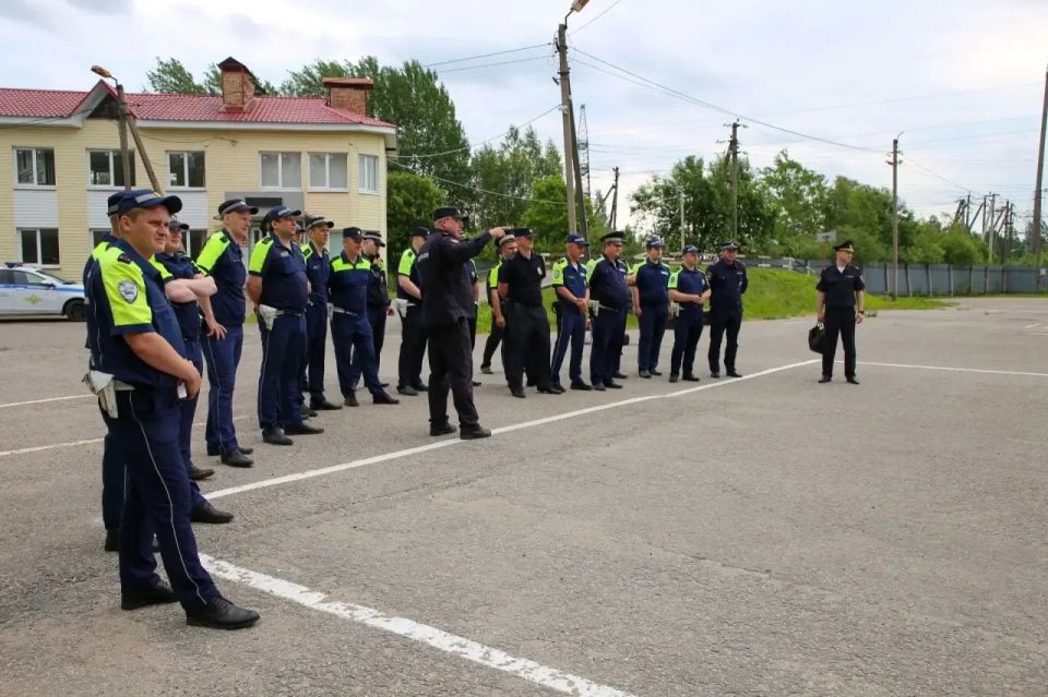 В Пскове состоялись соревнования по автомобильному многоборью среди полицейских В Пскове состоялись соревнования по автомобильному многоборью среди полицейских