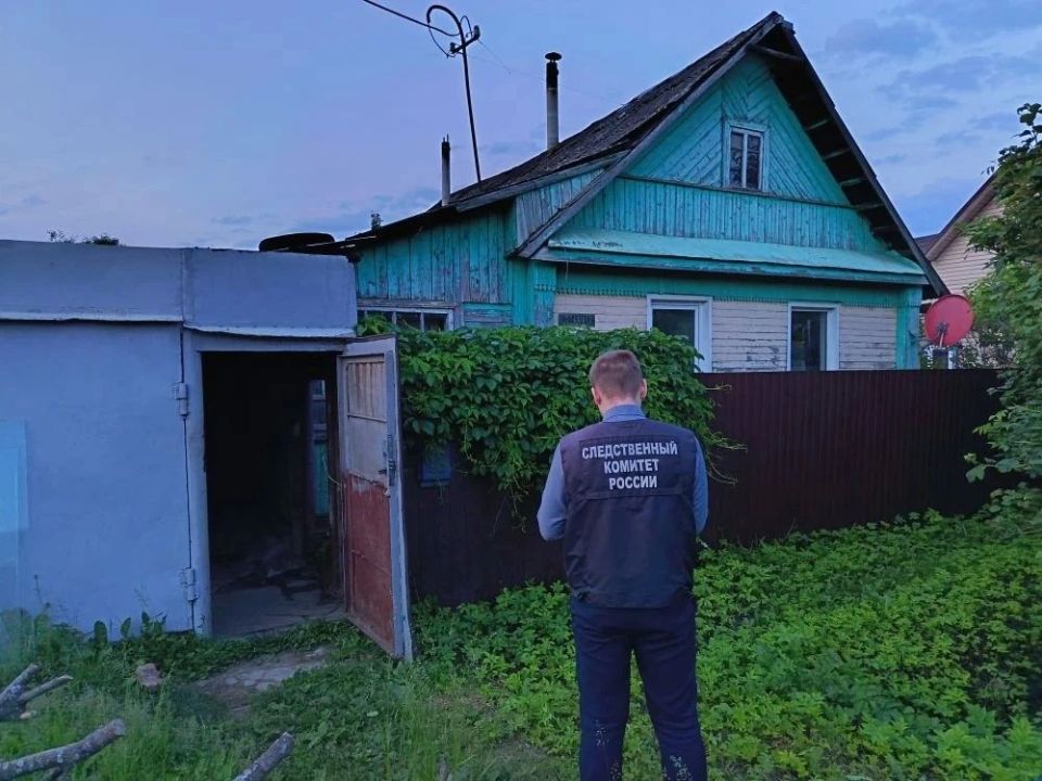 В Великих Луках мужчина обвиняется в убийстве соседа В Великих Луках мужчина обвиняется в убийстве соседа