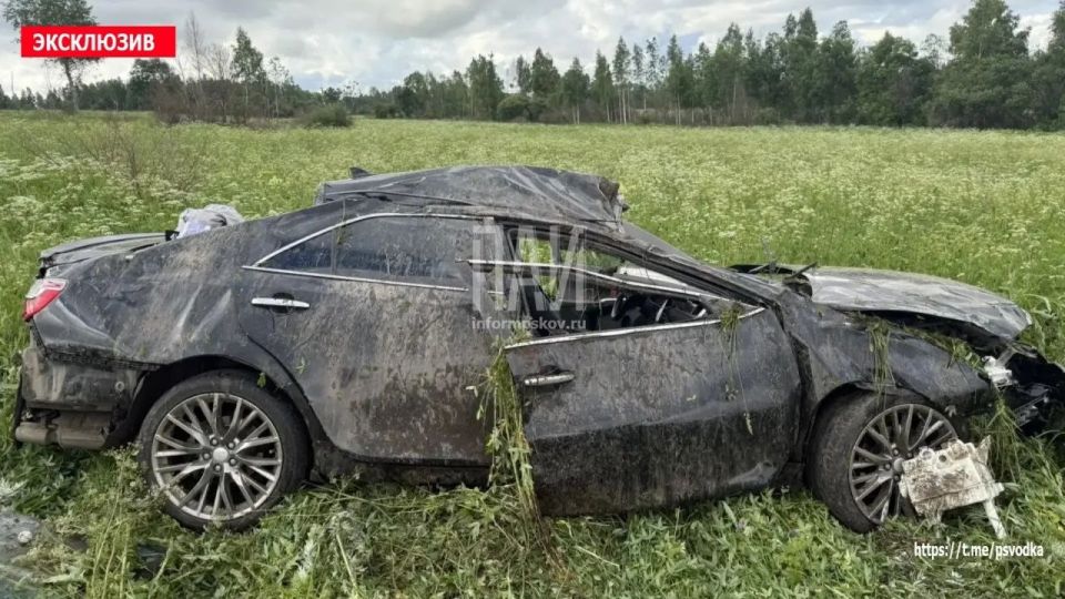 В Псковской области машина с двумя детьми вылетела в кювет и перевернулась В Псковской области машина с двумя детьми вылетела в кювет и перевернулась