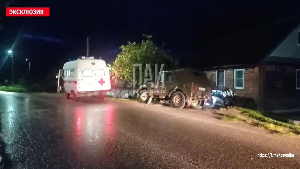 В Красногородске, на Велейской улице у дома 9, автомобиль ВАЗ-2107 съехал с дороги и въехал в дом В Красногородске, на Велейской улице у дома 9, автомобиль ВАЗ-2107 съехал с дороги и въехал в дом
