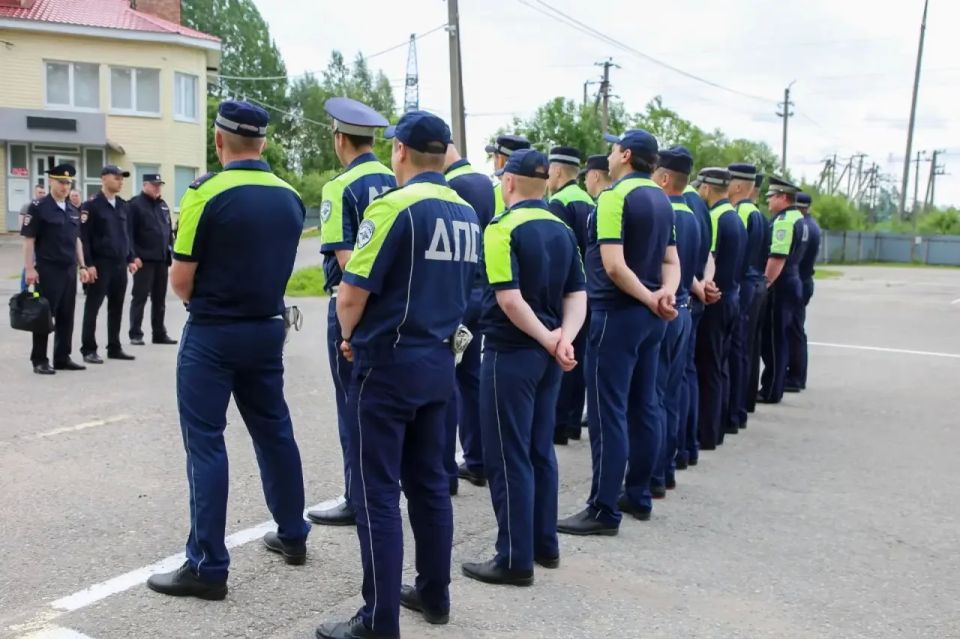 В Пскове состоялись соревнования по автомобильному многоборью среди полицейских В Пскове состоялись соревнования по автомобильному многоборью среди полицейских