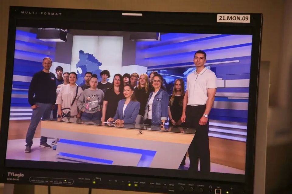 За кулисами новостей: полицейские и общественники познакомили воспитанников лагеря с работой журналистов За кулисами новостей: полицейские и общественники познакомили воспитанников лагеря с работой журналистов