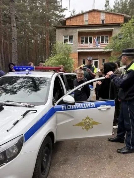 В Псковской области полицейские и общественники приняли участие в мероприятиях, посвящённых Дню безопасности в детском лагере «Стремительный» В Псковской области полицейские и общественники приняли участие в мероприятиях, посвящённых Дню безопасности в детском лагере «Стремительный»