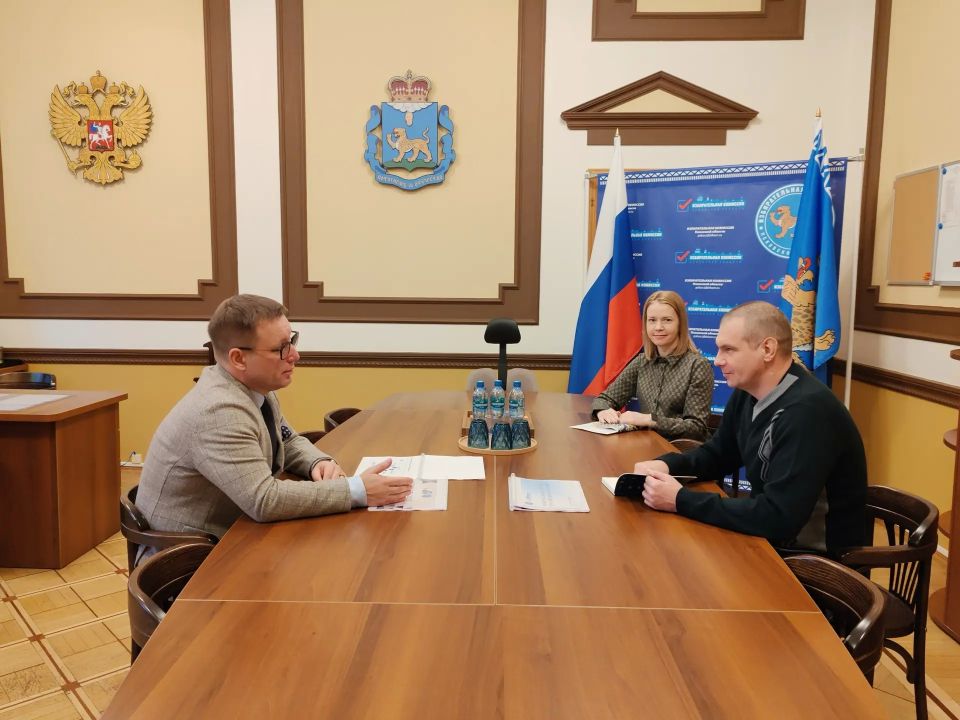 Сегодня в актовом зале Правительства Псковской области состоялась церемония вручения дипломов участникам региональной программы «Герои земли Псковской» Сегодня в актовом зале Правительства Псковской области состоялась церемония вручения дипломов участникам региональной программы «Герои земли Псковской»