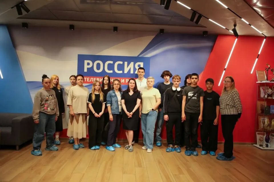 За кулисами новостей: полицейские и общественники познакомили воспитанников лагеря с работой журналистов За кулисами новостей: полицейские и общественники познакомили воспитанников лагеря с работой журналистов