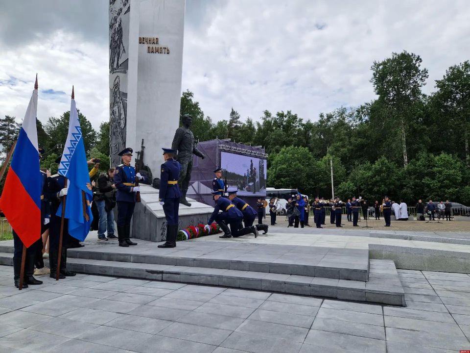 Мемориальный комплекс защитникам Отечества открыли на псковском кладбище «Белый Мох» Мемориальный комплекс защитникам Отечества открыли на псковском кладбище «Белый Мох»
