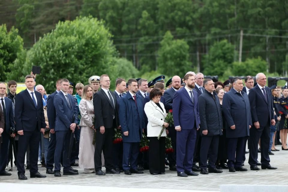Мемориальный комплекс в честь защитников Отечества открыли в деревне Белый Мох Мемориальный комплекс в честь защитников Отечества открыли в деревне Белый Мох