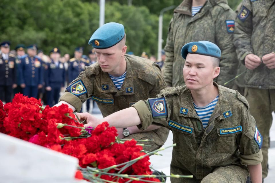 Игорь Баринов принял участие в открытии мемориального комплекса защитникам Отечества Игорь Баринов принял участие в открытии мемориального комплекса защитникам Отечества
