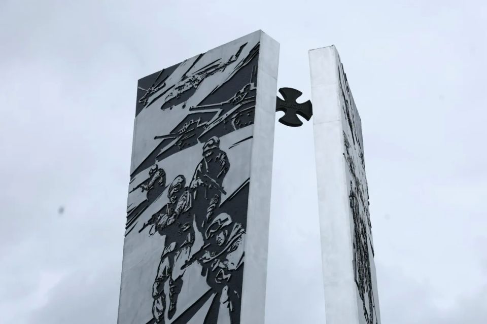 Мемориальный комплекс в честь защитников Отечества открыли в деревне Белый Мох Мемориальный комплекс в честь защитников Отечества открыли в деревне Белый Мох